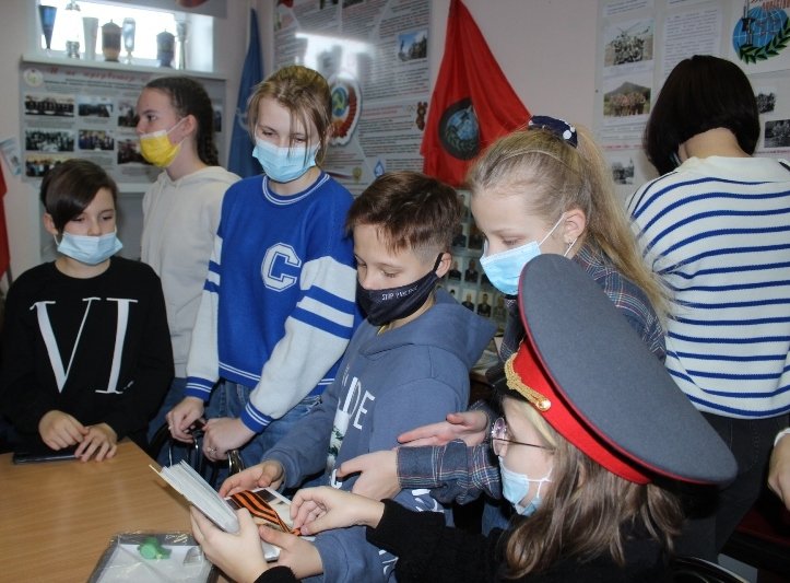 Сотрудники Новоалтайской Госавтоинспекции организовали встречу с юными инспекторами движения