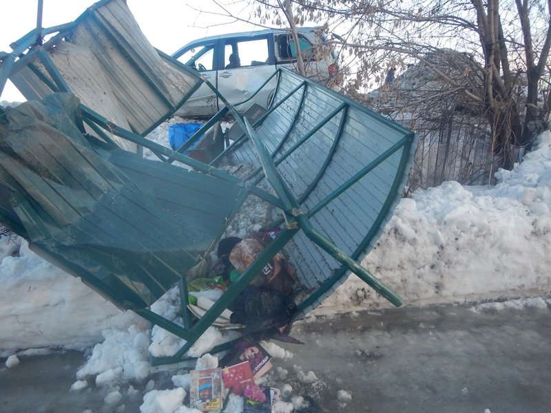 По факту ДТП на остановке общественного транспорта в поселке Новогорский города Новоалтайска возбуждено уголовное дело