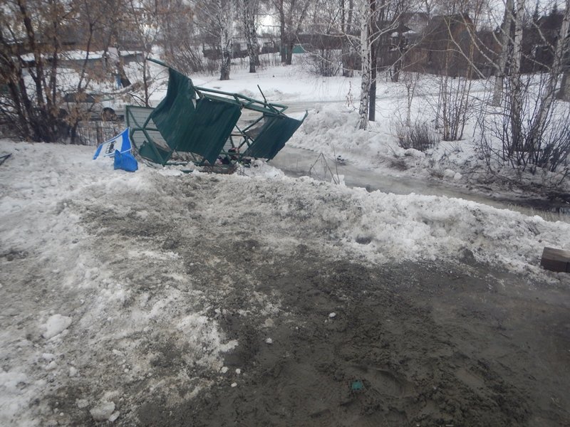 По факту ДТП на остановке общественного транспорта в поселке Новогорский города Новоалтайска возбуждено уголовное дело